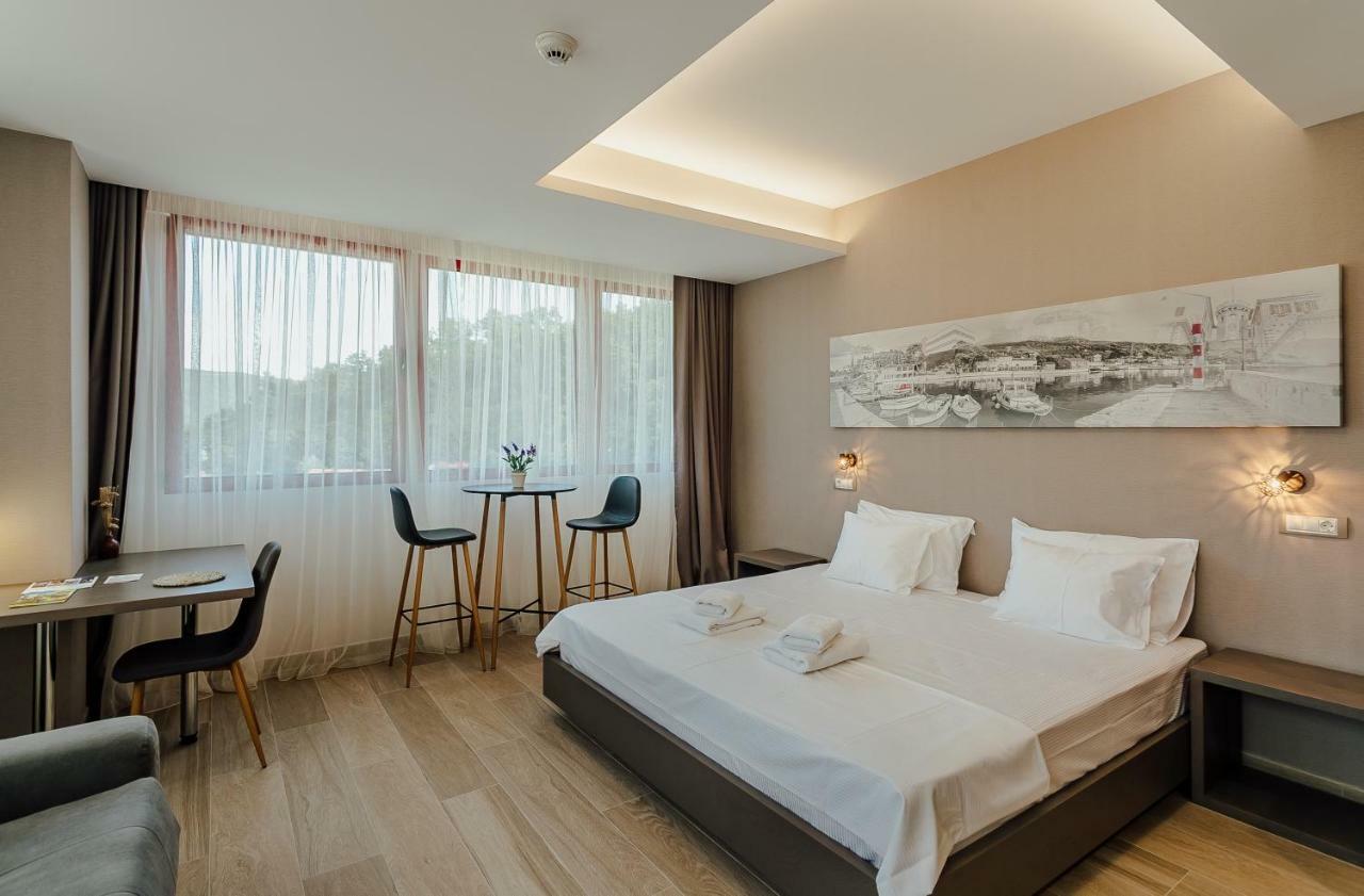 Centar Novi Hotell Herceg Novi Exteriör bild